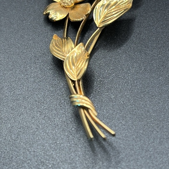 Vintage HSB 12k GF dogwood flower brooch - Picture 3 of 5